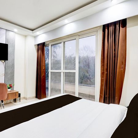 Super Hotel O Sector 43 Gurgaon Exterior foto
